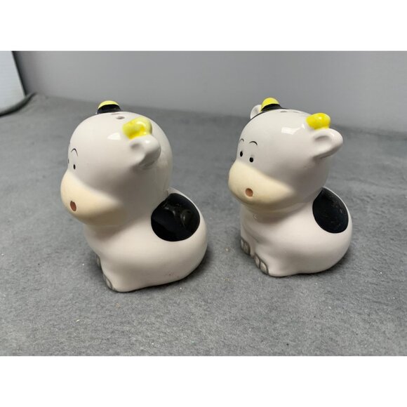 Vintage Ceramic Cow Salt & Pepper Shakers Figurine Set 1960s - Picture 4 of 9